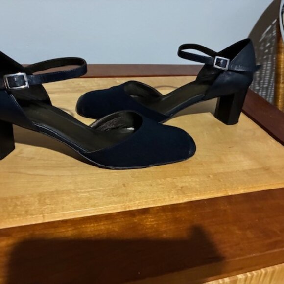 Women's Mary Janes with Open Vamp - Picture 3 of 6